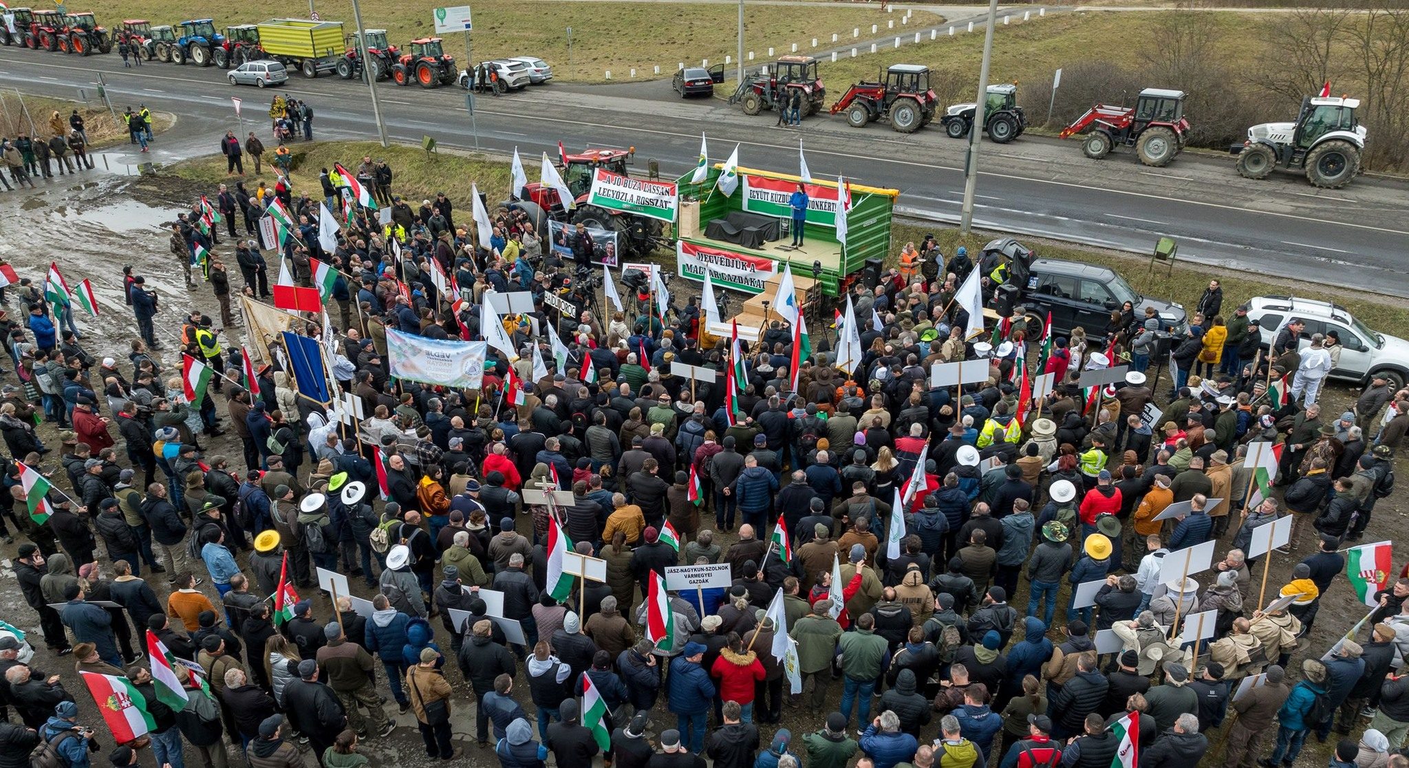 V4 Farmers' Organizations Hold a Joint Demonstration