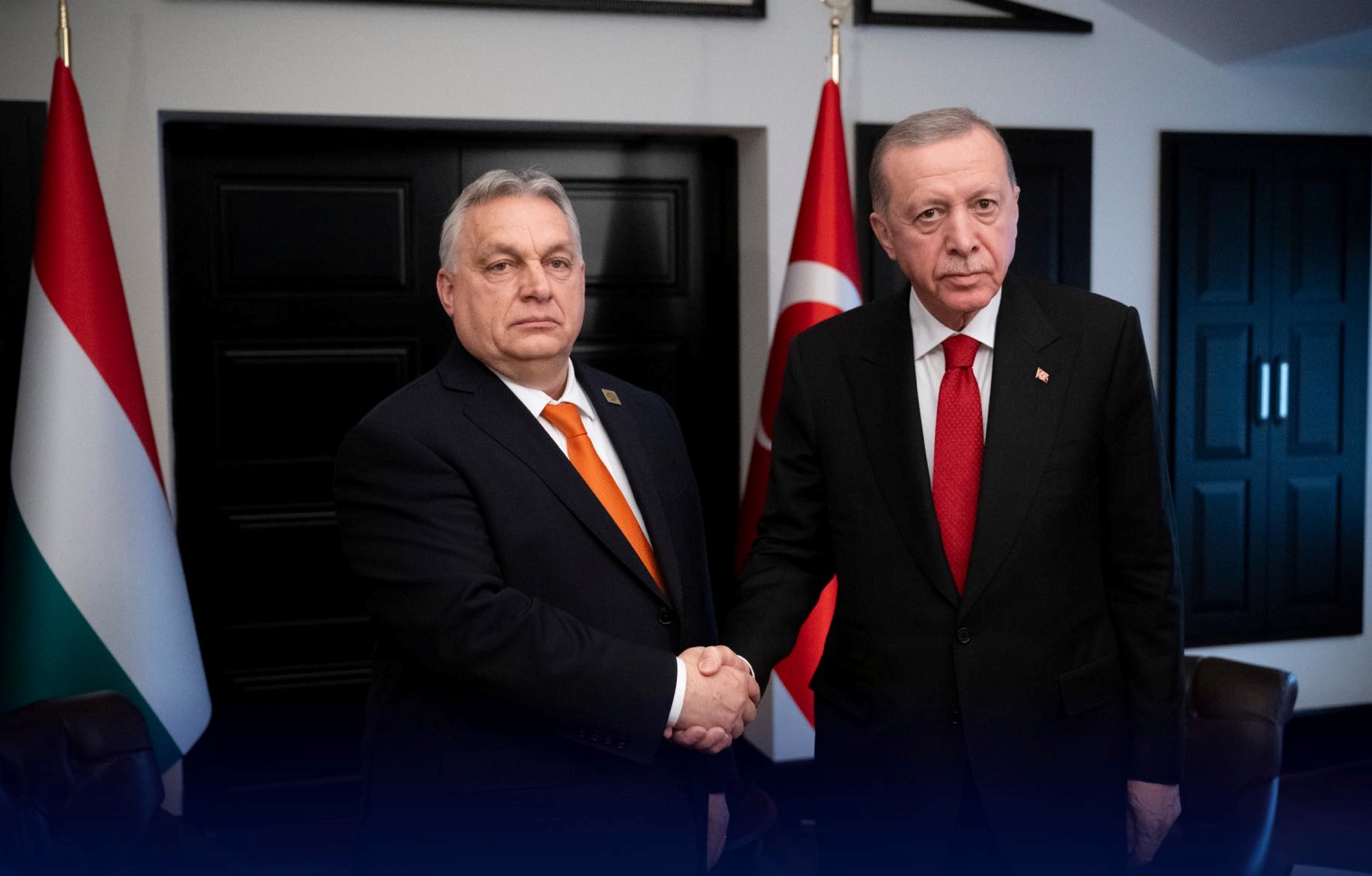 Виктор Орбан и българският президент разговарят по време на посещението си в Турция