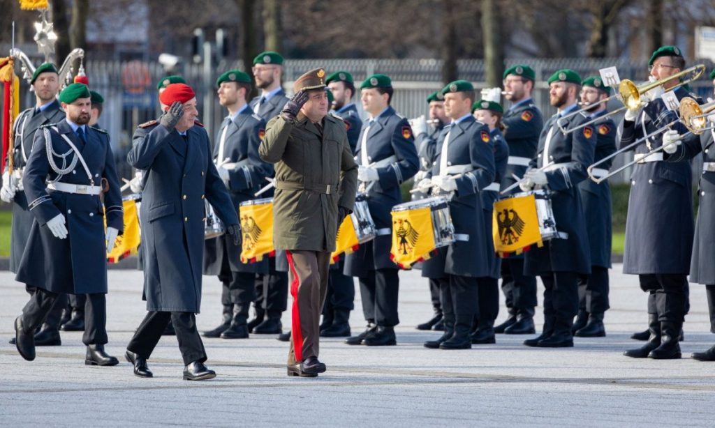 Chief of the General Staff Discusses Shared Weaponry and Training in Germany post's picture