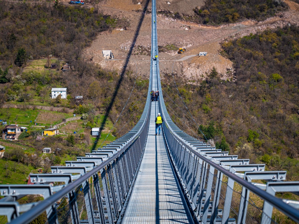 Látványos fotók mutatják be az újonnan elkészült rekordhosszú hidat
