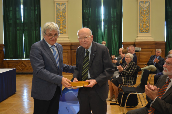 Hungarian Astronomer Inducted into the Space Scientists’ Hall of Fame post's picture