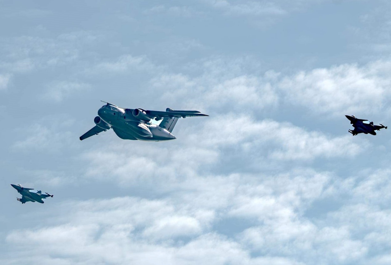 Az első KC-390 típusú katonai szállító repülőgép Kegskemetben landol tesztelés céljából