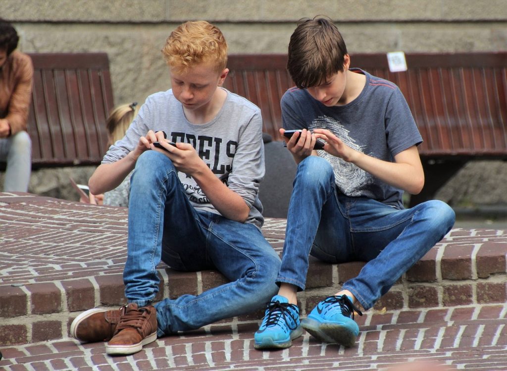 Mobile Phone Use Could Be Restricted in Hungarian Schools post's picture