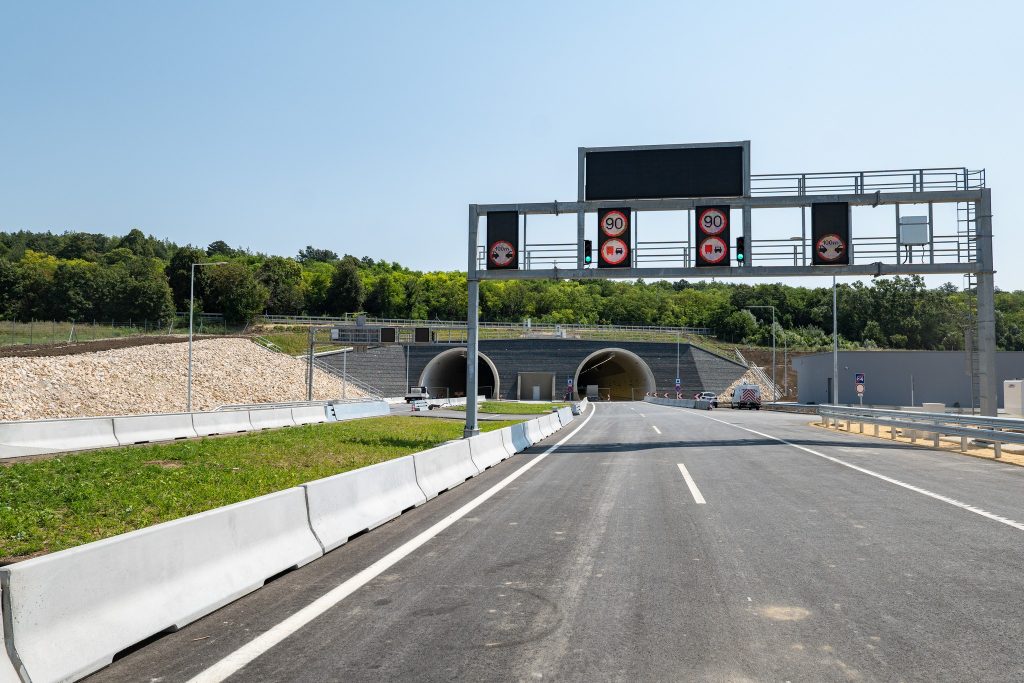 The Country’s First Fully State-funded Expressway Tunnels Completed post's picture