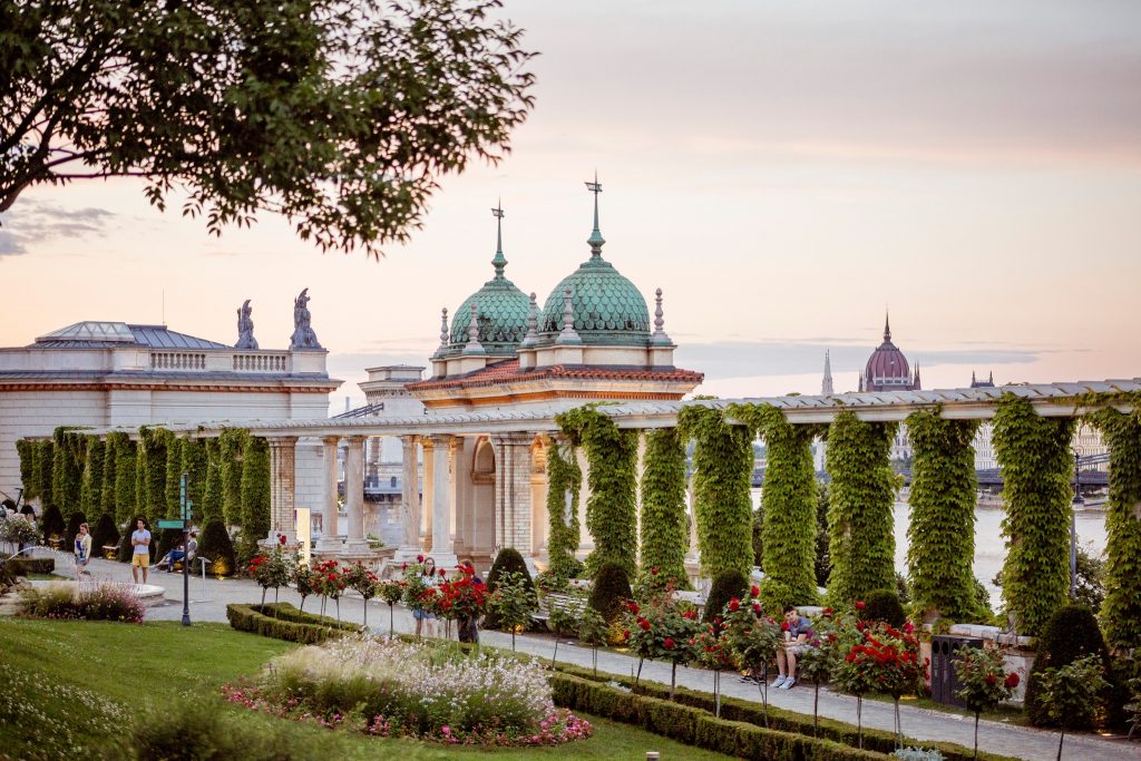 Free Autumn Day Awaits Families at the Castle Garden Bazaar in Budapest post's picture