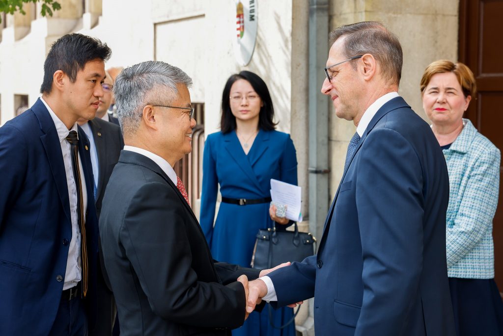 Finance Minister Holds Talks with Head of Leading Chinese Bank post's picture