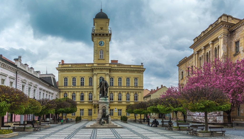 Vandalism Strikes Komárno, Slovakia: Hungarian King’s Statue Toppled post's picture