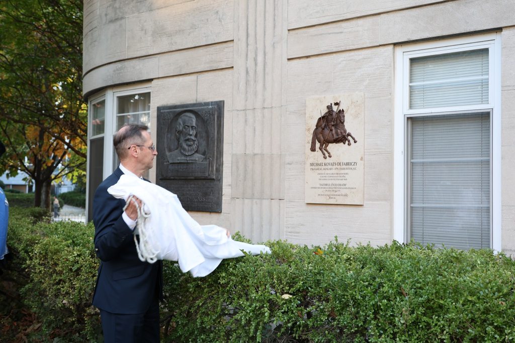 Memorial to the Founding Father of the U.S. Cavalry Unveiled in Washington post's picture