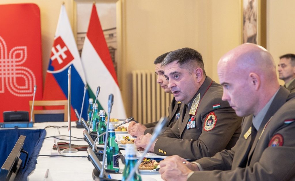 V4 Chiefs of Staff Discuss Army Cooperation in Poland