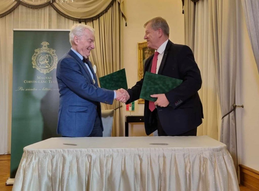 Cooperation Agreement Signed between the Hungarian Corvin Chain Association and Friends of Hungary Foundation post's picture