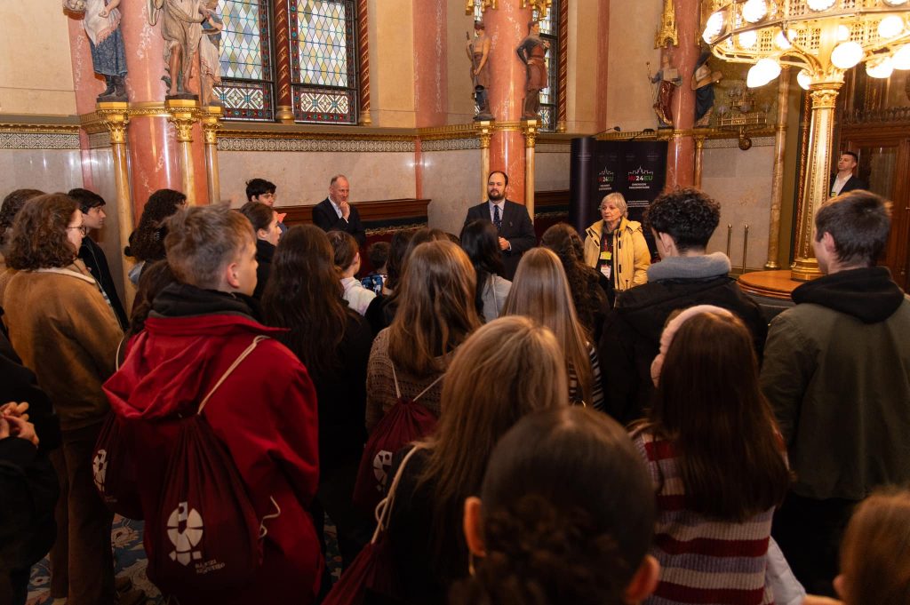 Diaspora Youth Reconnect with Their Roots in the Parliament’s Building post's picture