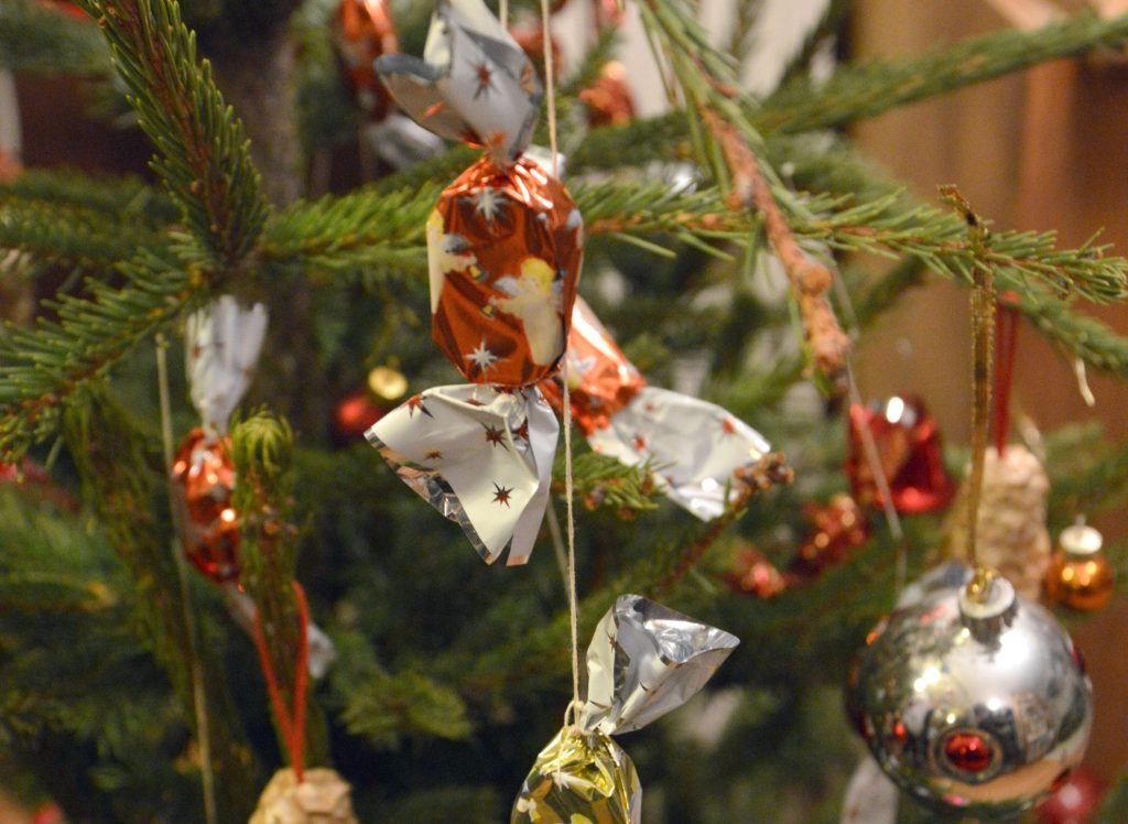 “Szaloncukor” – Edible Ornaments Hang on Hungarian Christmas Trees post's picture