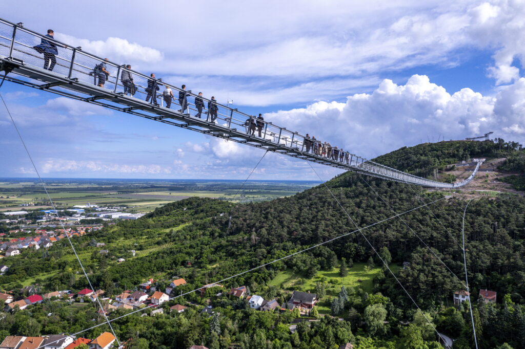 Bridge of National Unity Sets Guinness World Record post's picture