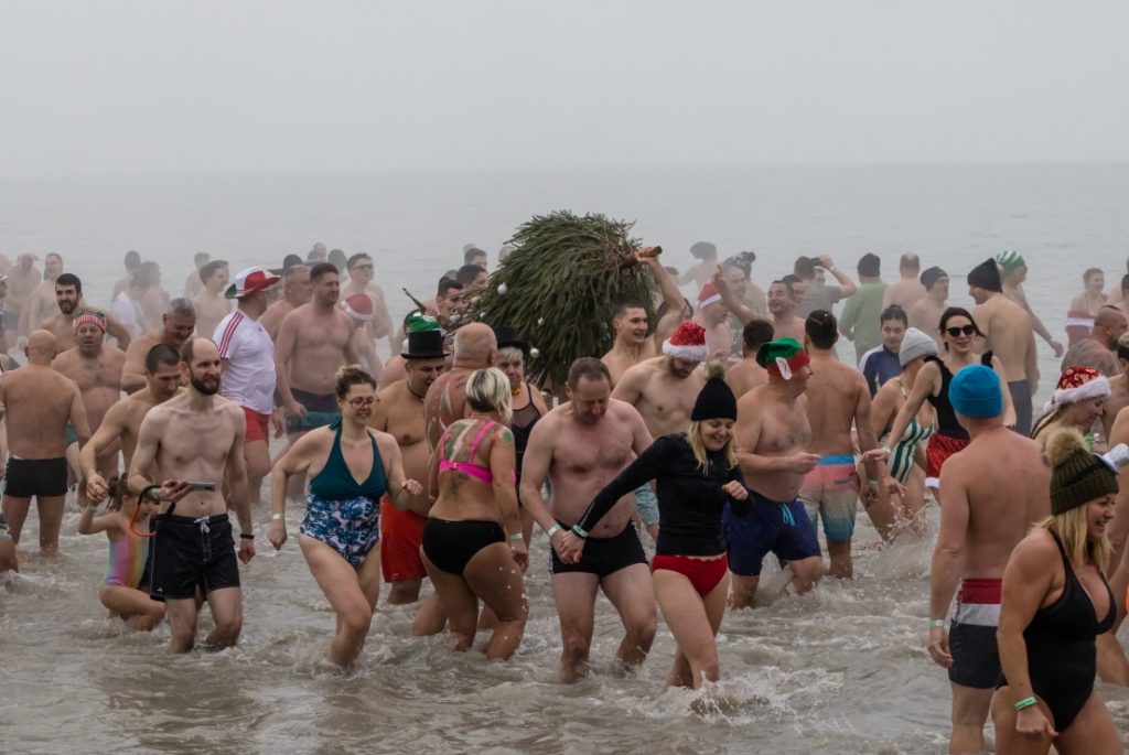 January Madness! Swimmers Take to Frosty Lake Balaton post's picture