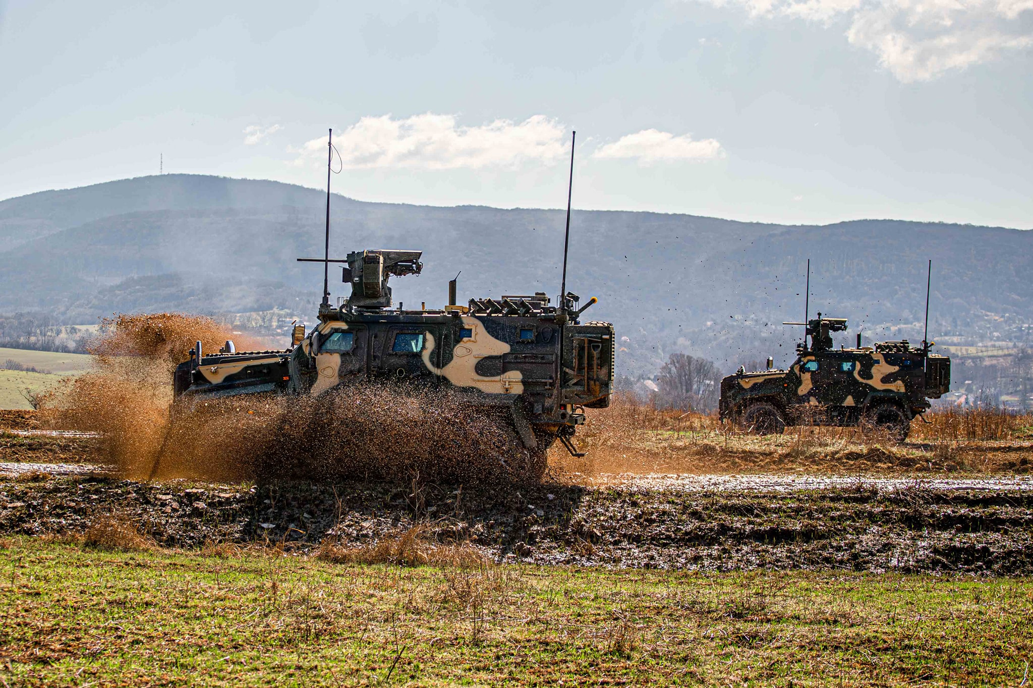 Photos Show Impressive Capabilities of the Gidrán Armored Vehicles