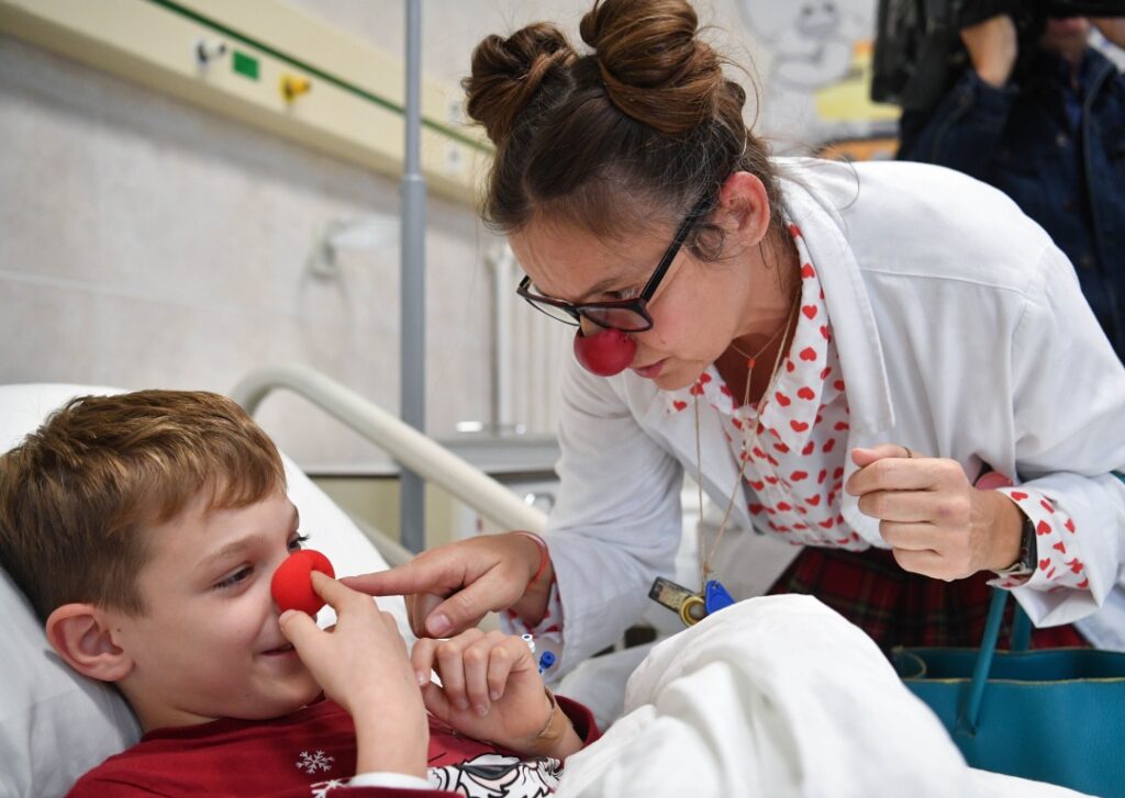 Clown Doctors’ Transylvanian Visit Proves that Laughter Can Heal