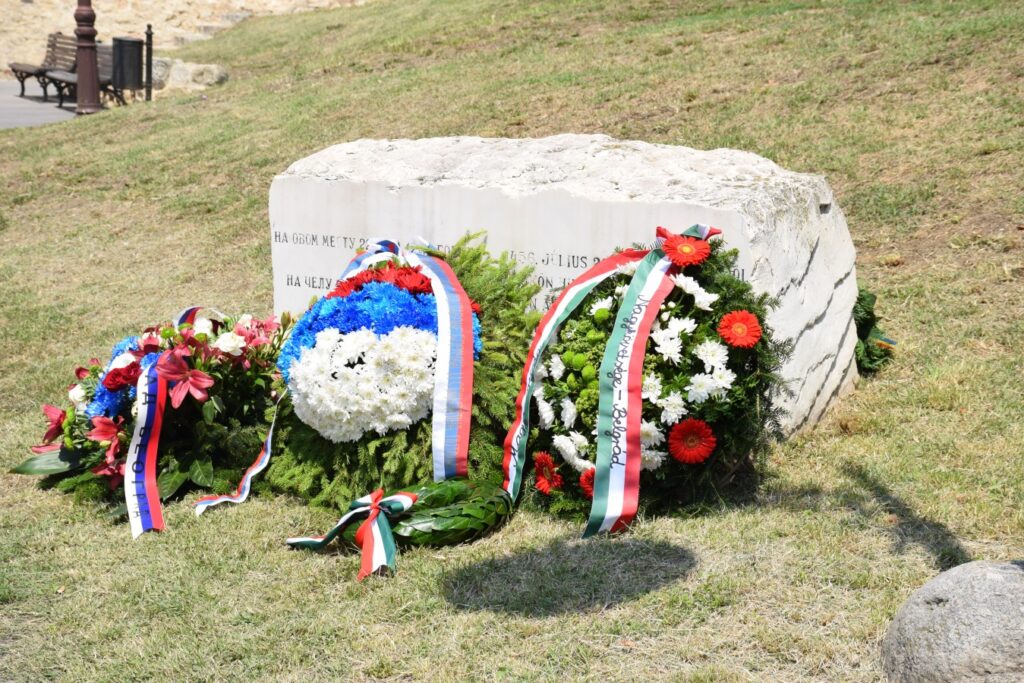 Romanian Citizen Removes Flag from Hungarian Monument in Belgrade post's picture