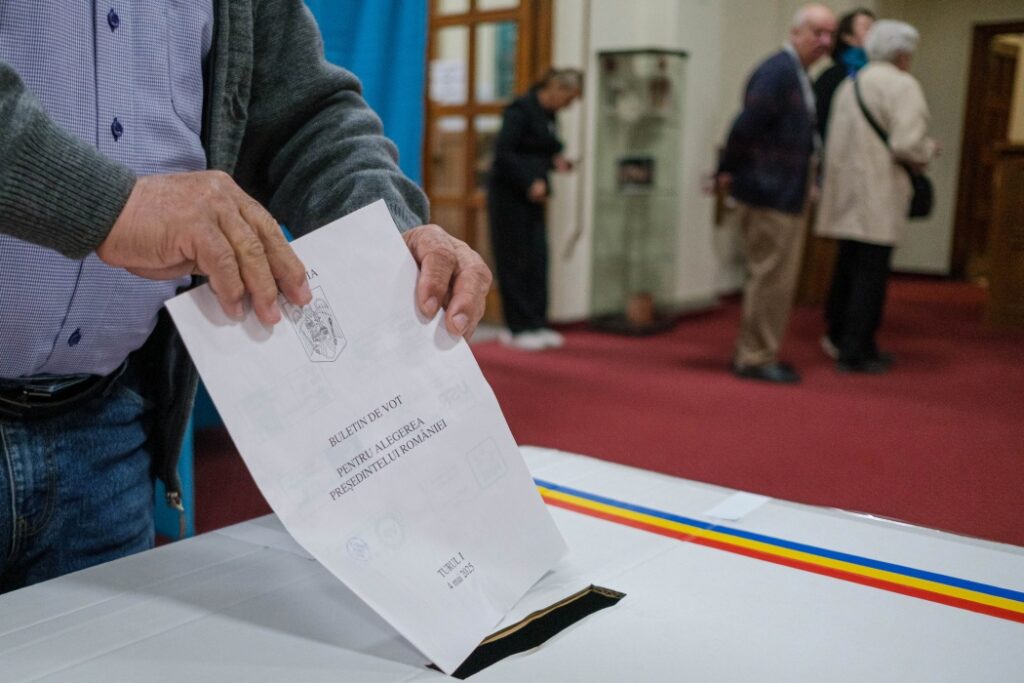 Transylvanian-Hungarian Party Calls for Support for Liberal Candidate Nicușor Dan post's picture