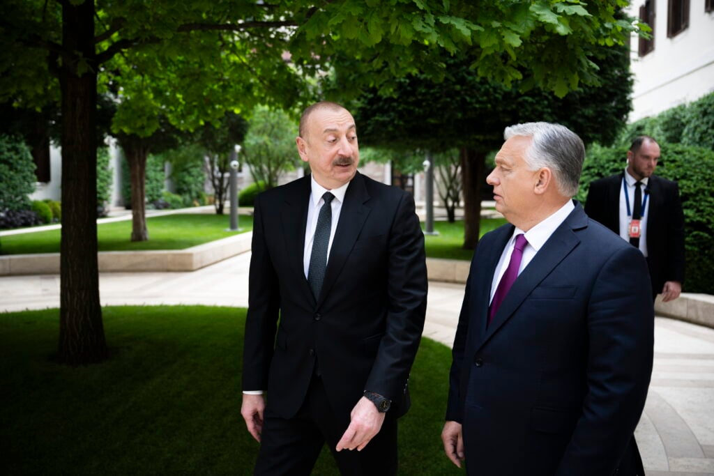 Hungarian Companies Purchase Shares in Azerbaijani Oil and Gas Fields post's picture