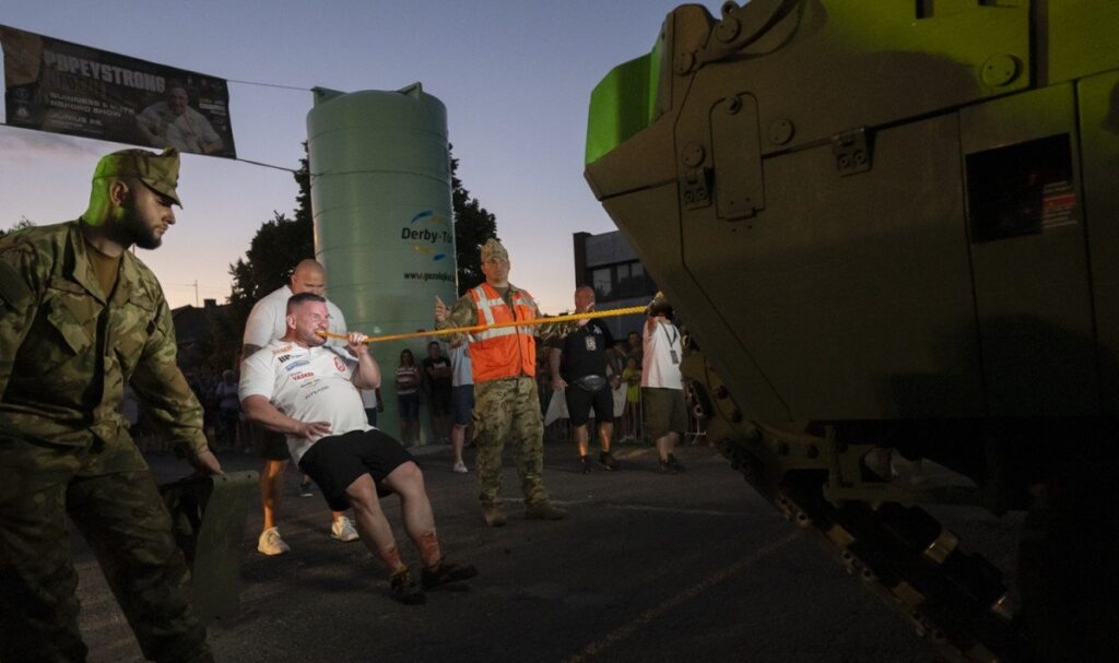 Strength Athlete Pulls 45-Ton Lynx Combat Vehicle with His Teeth post's picture
