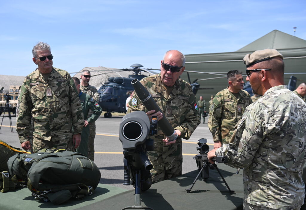 Szolnok Helicopter Base Shows off Capabilities during President’s Visit post's picture