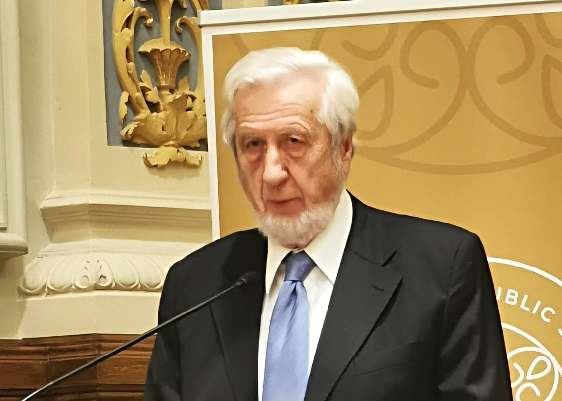 Former Foreign Minister Attacked with a Hammer