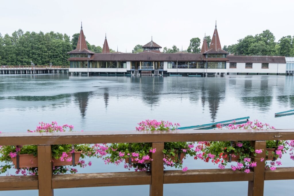 Hévíz Lake Baths To Get Temporary Bathhouse
