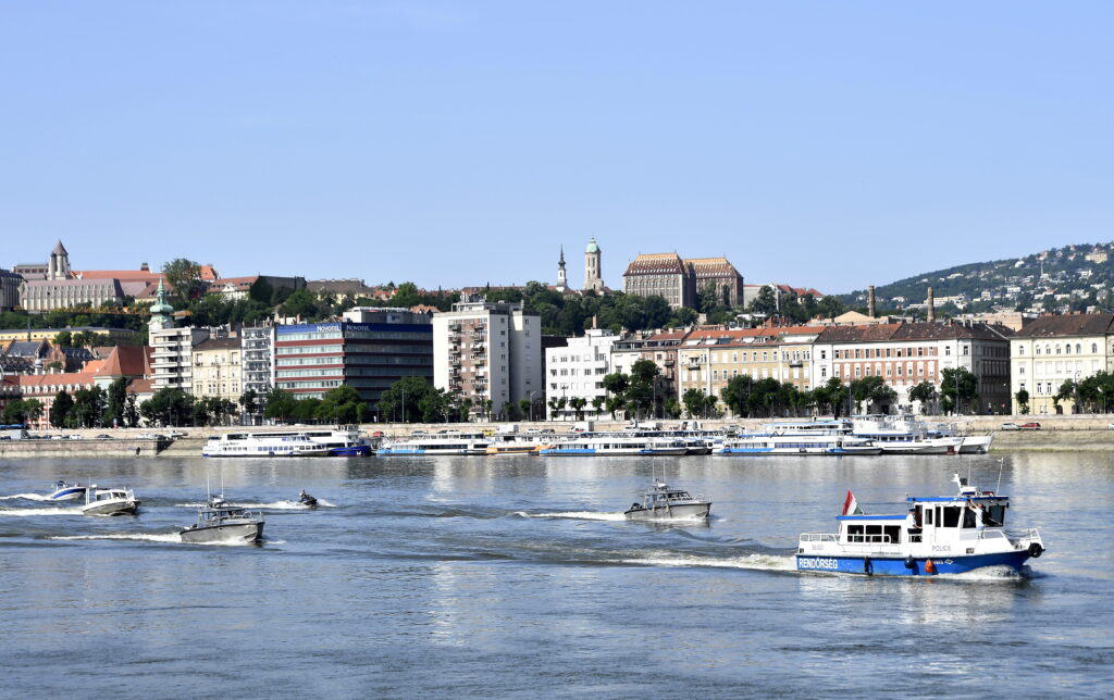 Police Issue Warning due to Low Water Levels in the Danube
