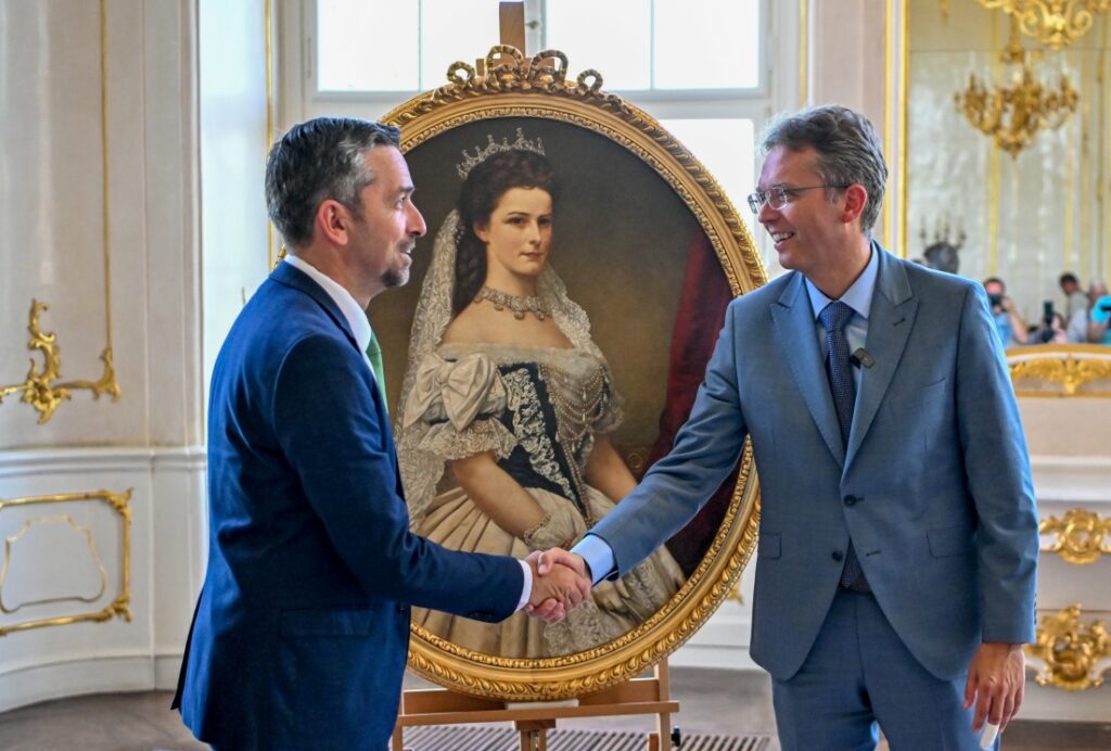Royal Palace in Gödöllő Acquires Rare Painting of Queen Elizabeth post's picture