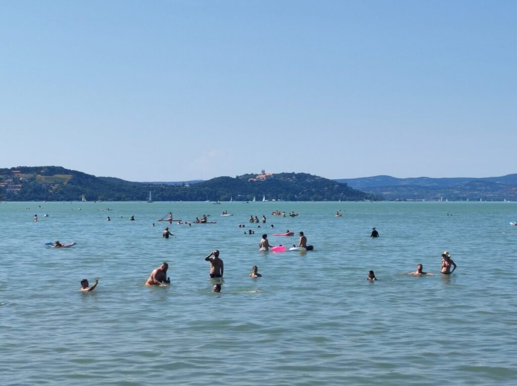 Hungarians Choose Balaton over Adriatic as Prices Rise and Travel Habits Change