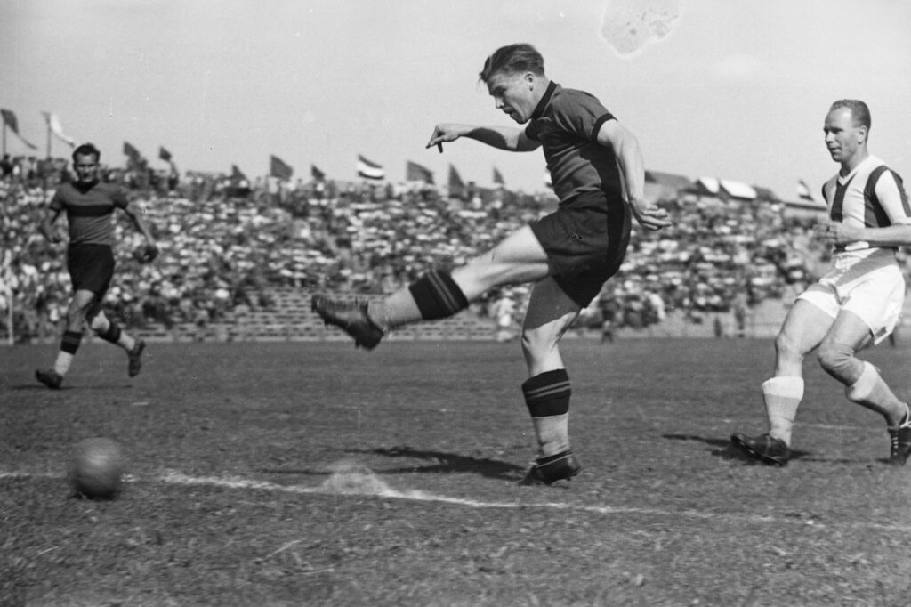Ferenc Puskás Enters the Virtual Pitch: Soccer Legend Now Playable in eFootball